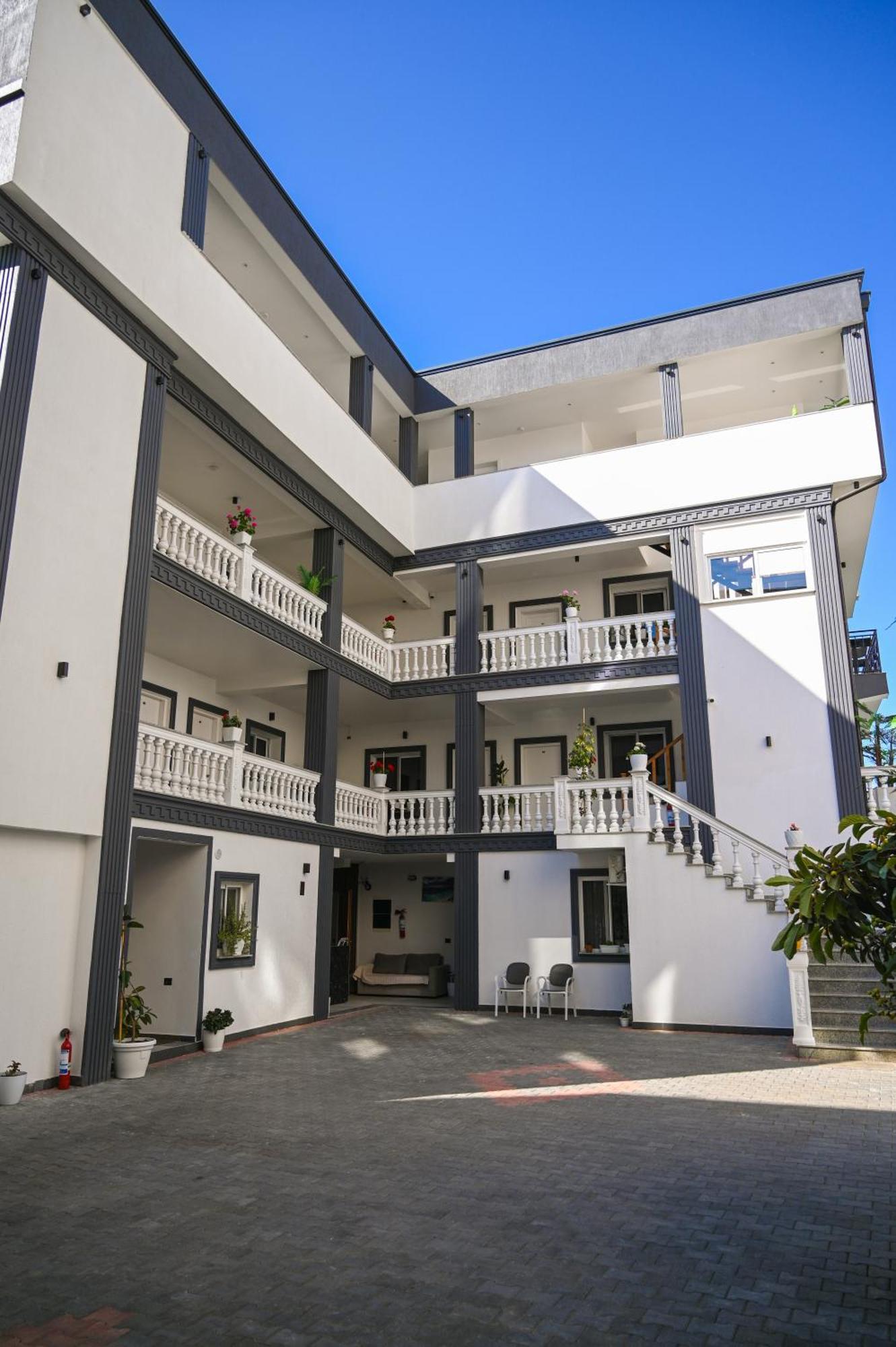 Vila Aaron Durres Exterior photo