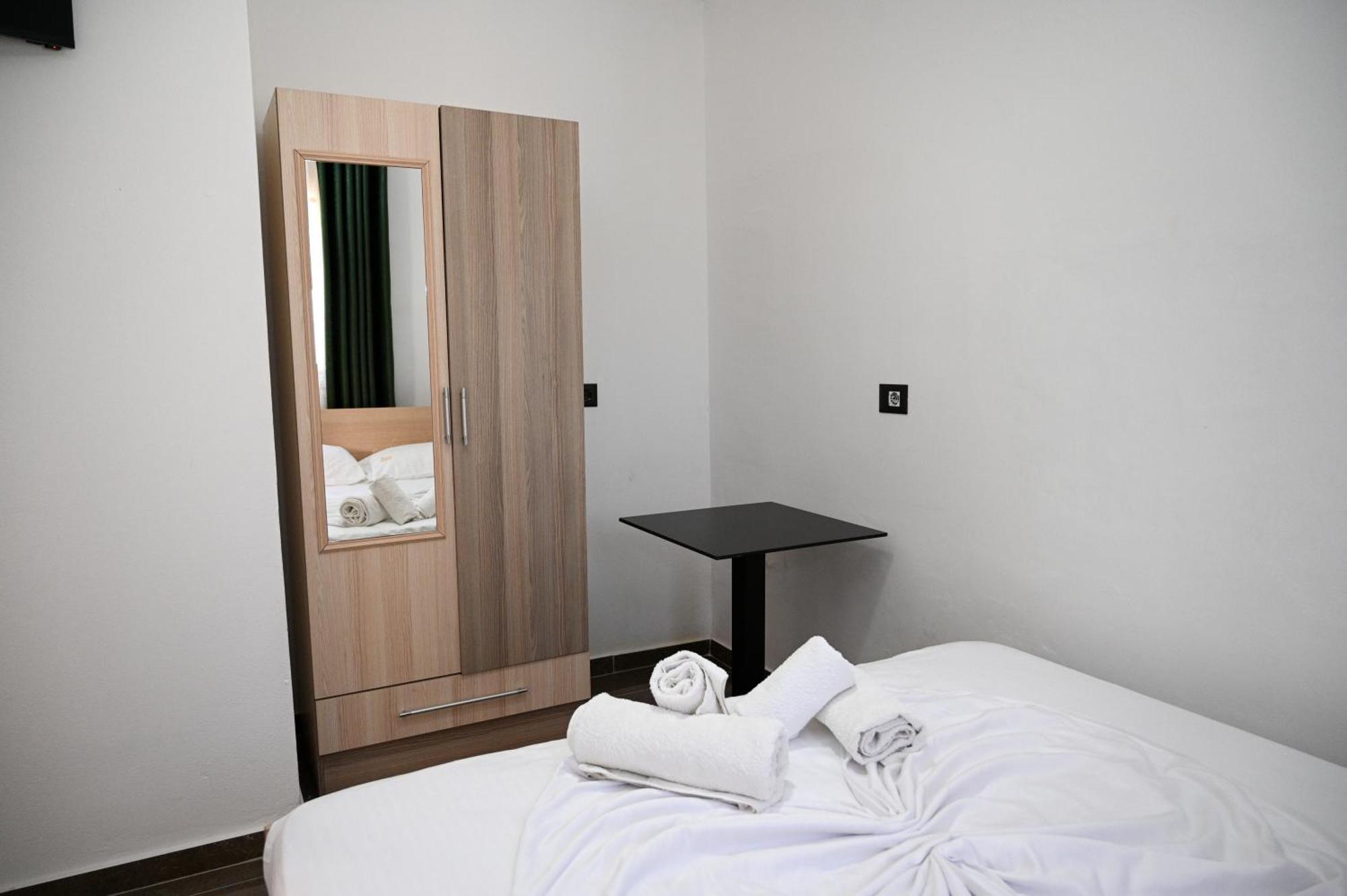 Vila Aaron Durres Exterior photo