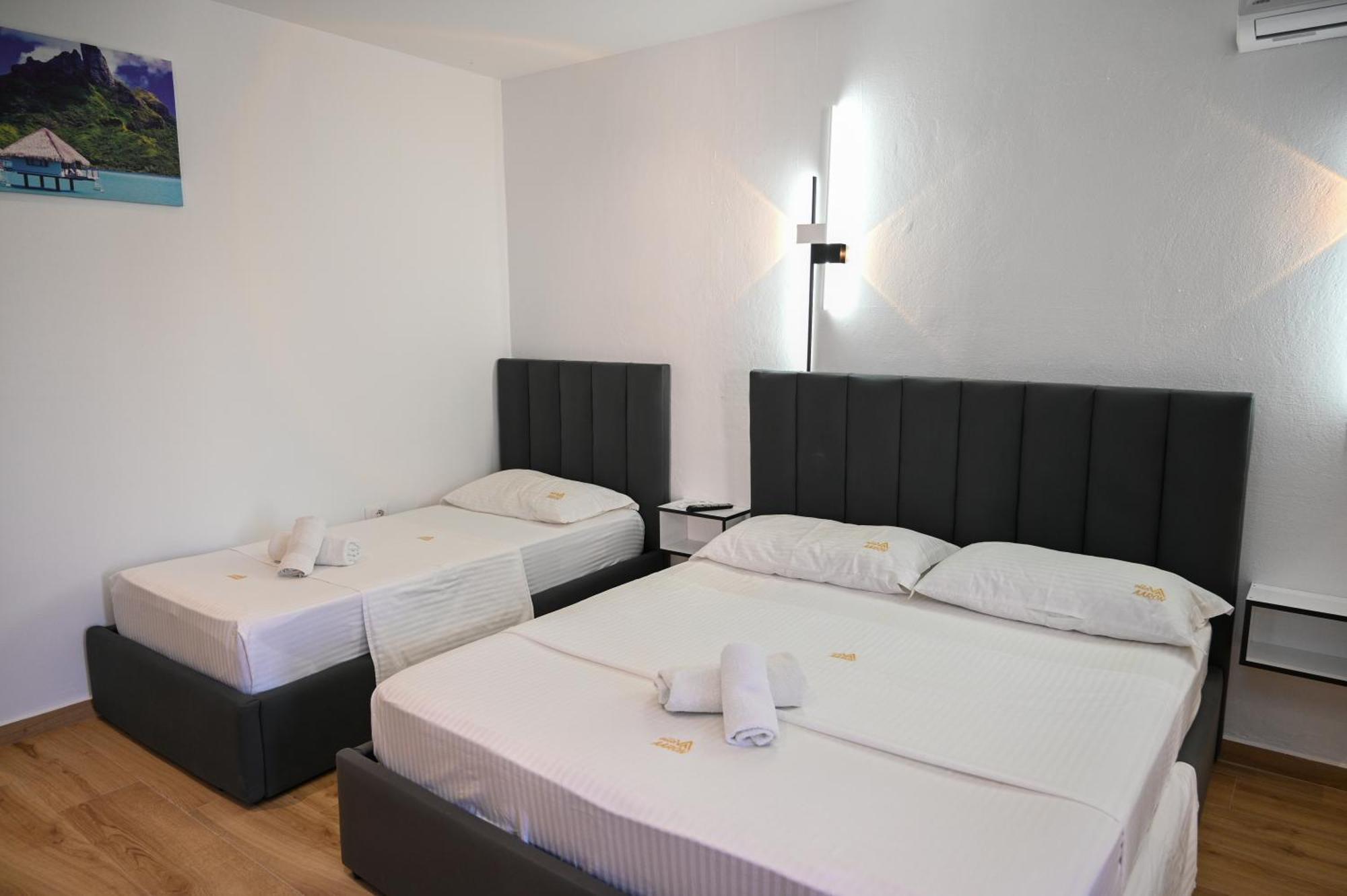 Vila Aaron Durres Exterior photo