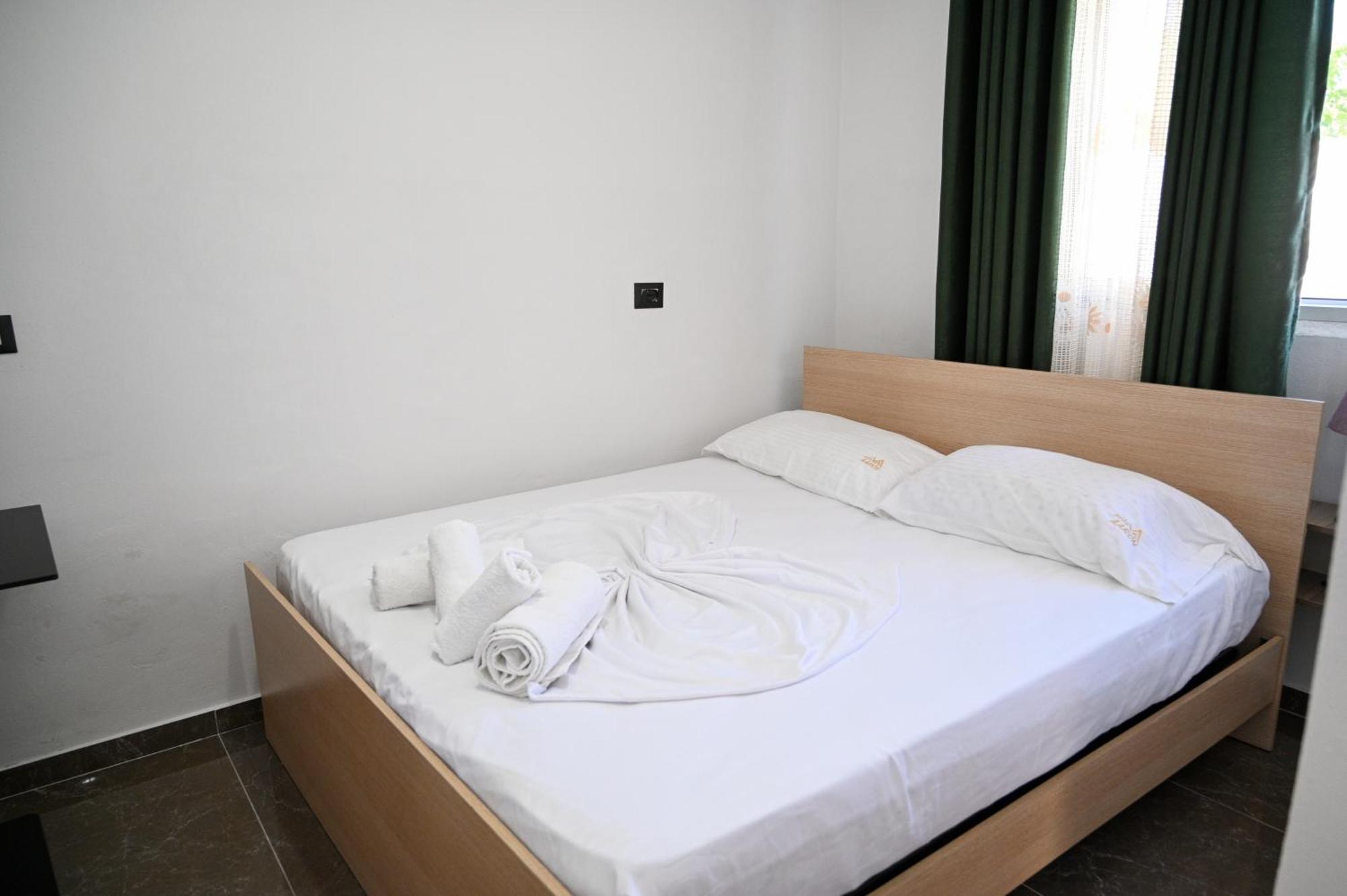 Vila Aaron Durres Exterior photo